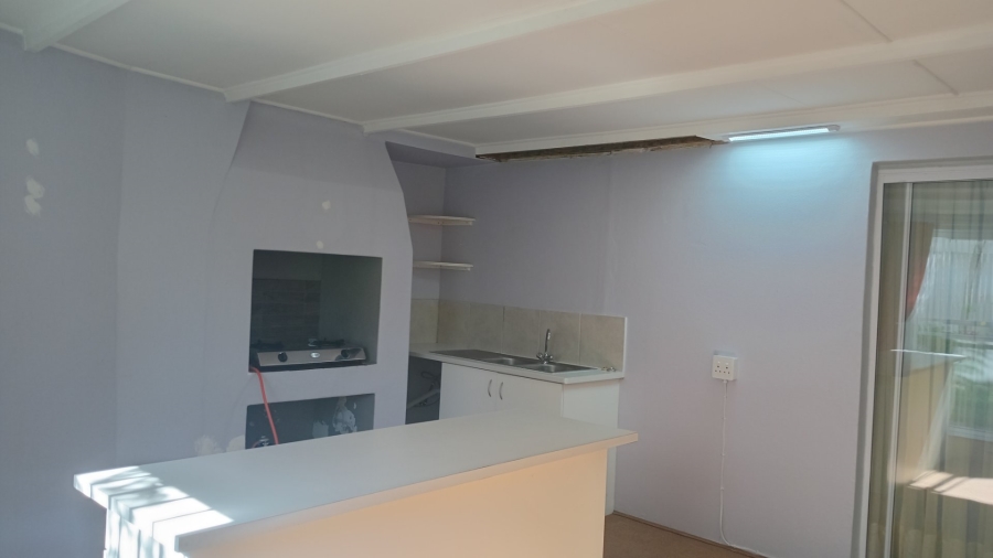 To Let 1 Bedroom Property for Rent in Loerie Park Western Cape